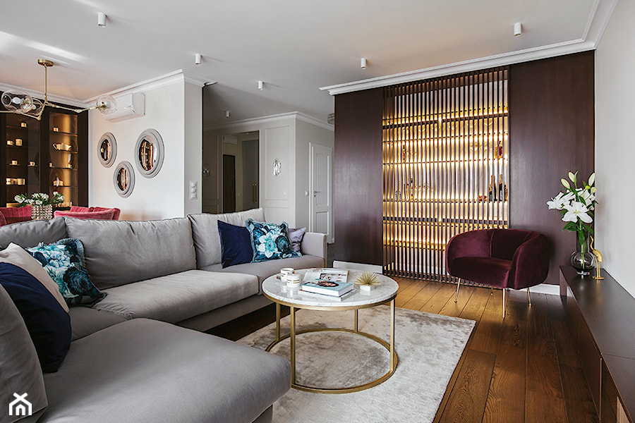 Apartament inspirowany Paryżem - Średni beżowy biały salon z jadalnią - zdjęcie od Finchstudio Architektura Wnętrz