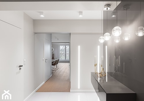 Minimalistyczny apartament w Krakowie 2016 - Średni biały hol / przedpokój, styl minimalistyczny - zdjęcie od Finchstudio Architektura Wnętrz