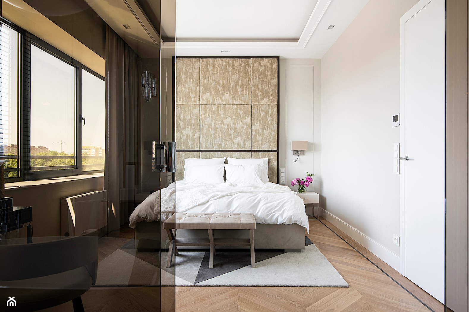 Apartament Wrocław 100m2 - Średnia biała sypialnia, styl nowoczesny - zdjęcie od Finchstudio Architektura Wnętrz - Homebook