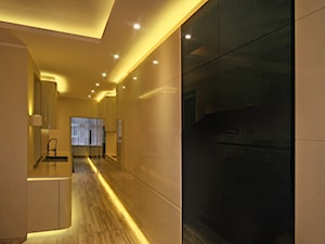 Zabudowa meblowa z RTV za szybą - zdjęcie od Korulczyk Luxury Design | interiors & architecture