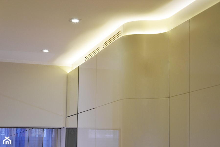 Detal meblowy w korytarzu - zdjęcie od Korulczyk Luxury Design | interiors & architecture