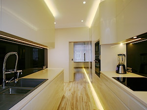 Kuchnia przejściowa - zdjęcie od Korulczyk Luxury Design | interiors & architecture