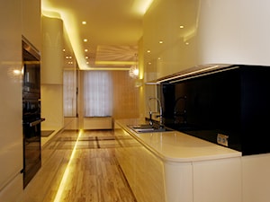 Akcenty czarne w kuchni - zdjęcie od Korulczyk Luxury Design | interiors & architecture