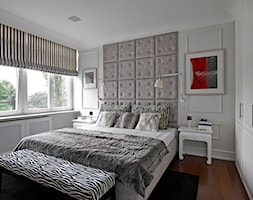 Apartament Morskie Oko - Średnia beżowa biała sypialnia, styl glamour - zdjęcie od BBHome Design - Homebook