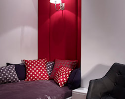 Apartament Morskie Oko - Mała biała sypialnia, styl nowoczesny - zdjęcie od BBHome Design - Homebook