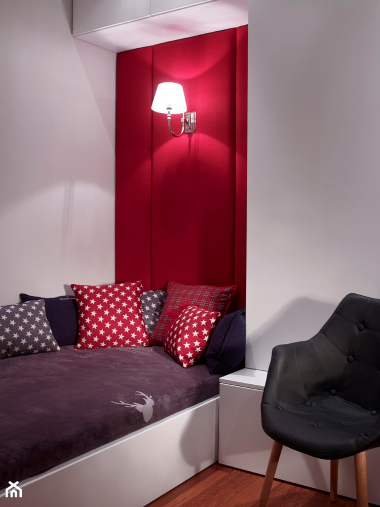 Apartament Morskie Oko - Mała biała sypialnia, styl nowoczesny - zdjęcie od BBHome Design