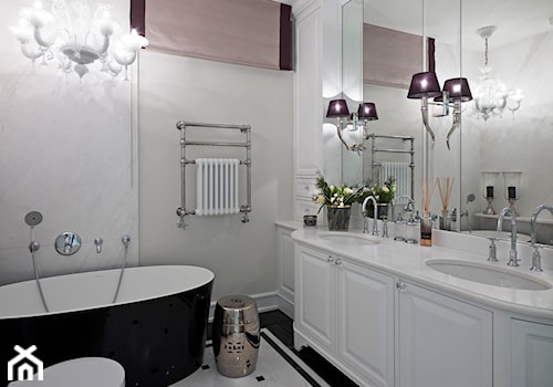 Apartament Morskie Oko - Średnia bez okna jako pokój kąpielowy z lustrem z dwoma umywalkami łazienka, styl glamour - zdjęcie od BBHome Design