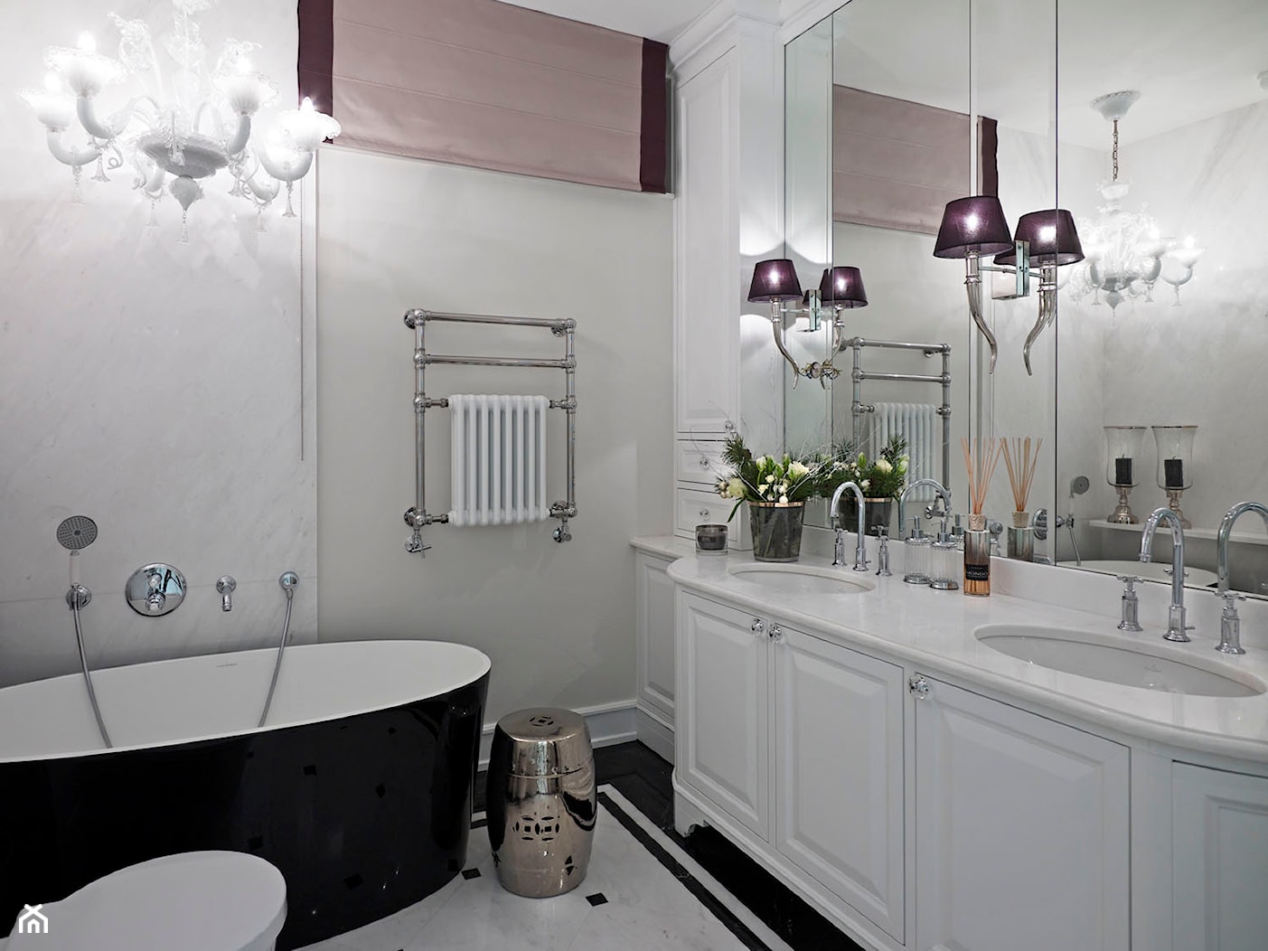 Apartament Morskie Oko - Średnia bez okna jako pokój kąpielowy z lustrem z dwoma umywalkami łazienka, styl glamour - zdjęcie od BBHome Design - Homebook
