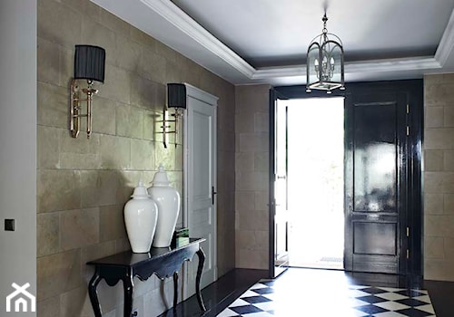 Dom w Wilanowie - Duży biały hol / przedpokój, styl glamour - zdjęcie od BBHome Design