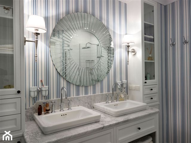 Apartament na Mazurach - Średnia z lustrem z dwoma umywalkami łazienka, styl nowoczesny - zdjęcie od BBHome Design