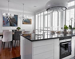 Apartament Morskie Oko - Duża szara jadalnia jako osobne pomieszczenie, styl glamour - zdjęcie od BBHome Design - Homebook