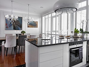 Apartament Morskie Oko - Duża szara jadalnia jako osobne pomieszczenie, styl glamour - zdjęcie od BBHome Design