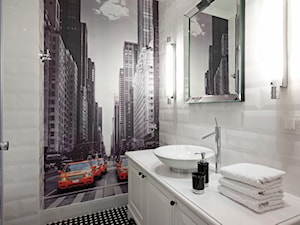 Apartament Morskie Oko - Mała na poddaszu bez okna z lustrem łazienka, styl nowoczesny - zdjęcie od BBHome Design