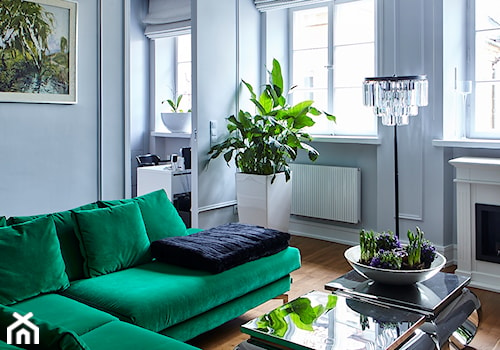 Mieszkanie na Starym Mieście - Mały szary salon, styl nowoczesny - zdjęcie od BBHome Design