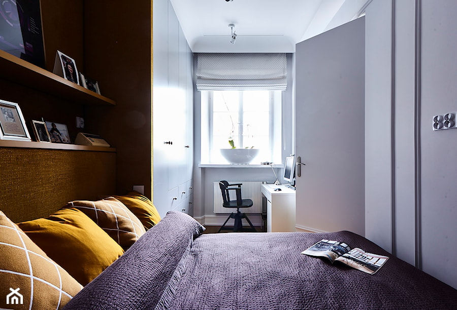 Mieszkanie na Starym Mieście - Mała szara z biurkiem sypialnia, styl nowoczesny - zdjęcie od BBHome Design
