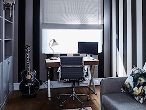 Dom na Mazurach - Średnie w osobnym pomieszczeniu z sofą szare biuro, styl tradycyjny - zdjęcie od BBHome Design