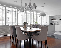 Apartament Morskie Oko - Mały biały salon z kuchnią z jadalnią, styl nowoczesny - zdjęcie od BBHome Design - Homebook