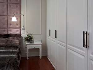 Apartament Morskie Oko - Beżowa sypialnia, styl nowoczesny - zdjęcie od BBHome Design