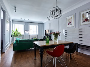 Mieszkanie na Starym Mieście - Średnia biała jadalnia w salonie, styl nowoczesny - zdjęcie od BBHome Design