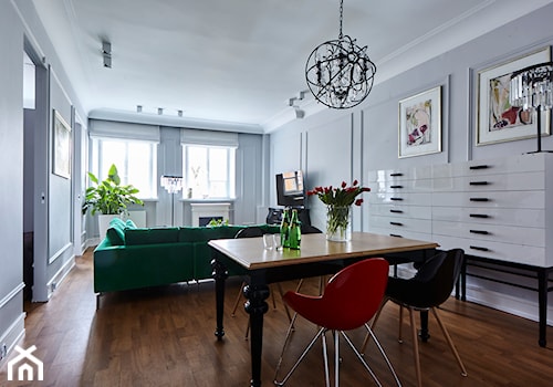 Mieszkanie na Starym Mieście - Średnia biała jadalnia w salonie, styl nowoczesny - zdjęcie od BBHome Design