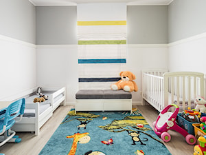 Sesja foto apartamentu prywatnego_Gdańsk - Średni biały szary pokój dziecka dla niemowlaka dla dziecka dla chłopca dla dziewczynki dla rodzeństwa, styl nowoczesny - zdjęcie od WITTWÓRNIA: Robert Witt