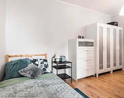 Sesja foto mieszkania inwestycyjnego na sprzedaż - Średnia szara sypialnia, styl skandynawski - zdjęcie od WITTWÓRNIA: Robert Witt - Homebook