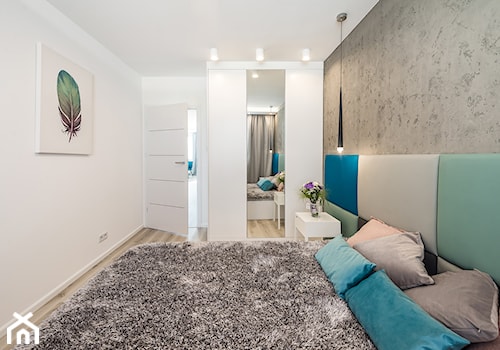 Sesja foto apartamentu na wynajem_Gdańsk - Mała biała sypialnia, styl nowoczesny - zdjęcie od WITTWÓRNIA: Robert Witt