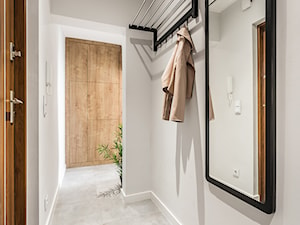 Sesja foto mieszkania inwestycyjnego na sprzedaż - Hol / przedpokój, styl skandynawski - zdjęcie od WITTWÓRNIA: Robert Witt