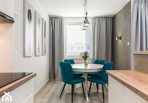 Sesja foto apartamentu na wynajem_Gdańsk - Mała biała jadalnia w kuchni, styl nowoczesny - zdjęcie od WITTWÓRNIA: Robert Witt