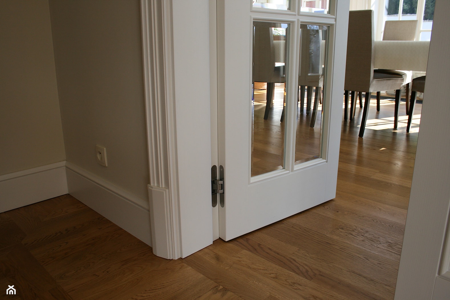 Stylowe przeszklone drzwi drewniane - detal - zdjęcie od Drzwi doorlux_pl - Homebook