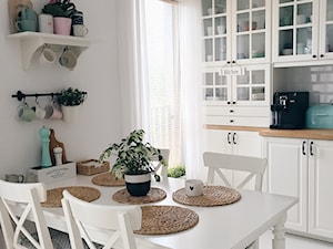 Zdjęcia mieszkania - Mała biała jadalnia w kuchni - zdjęcie od ania.home