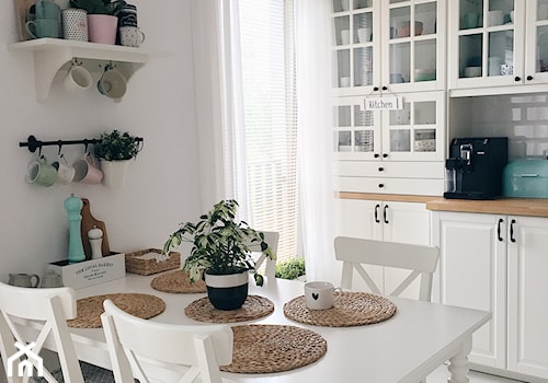 Zdjęcia mieszkania - Mała biała jadalnia w kuchni - zdjęcie od ania.home