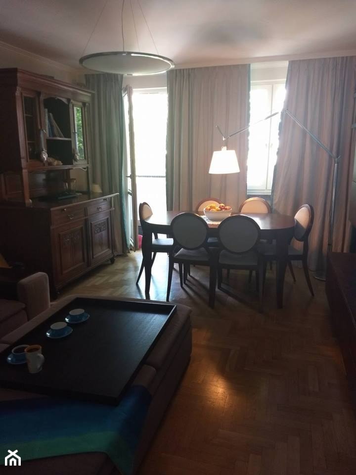 Salonik na Mokotowie - Mały szary salon z jadalnią z tarasem / balkonem, styl nowoczesny - zdjęcie od Małgorzata Szajbel-Żukowska - Homebook