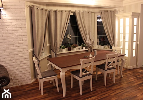 Jadalnia - Średnia beżowa biała jadalnia w salonie, styl prowansalski - zdjęcie od Meble Chwała