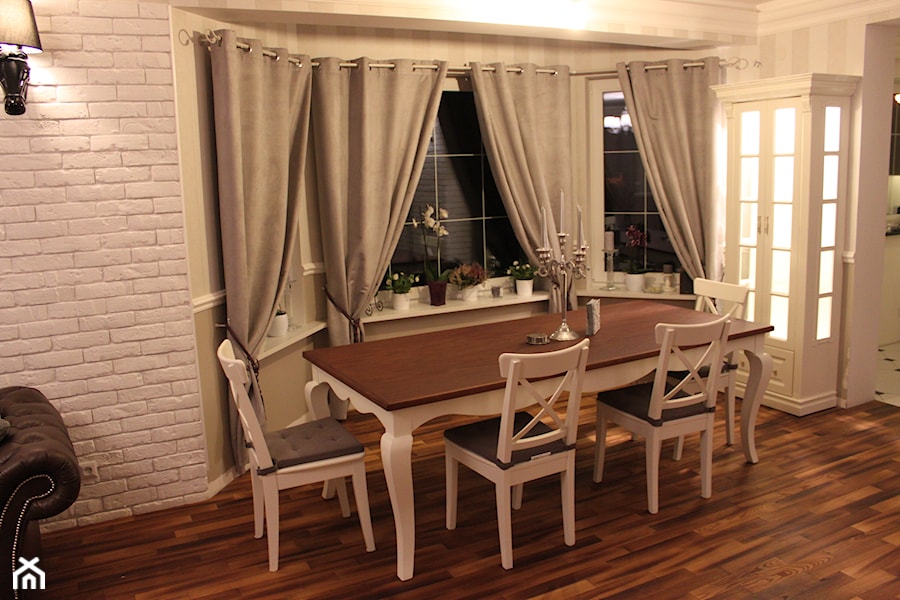 Jadalnia - Średnia beżowa biała jadalnia w salonie, styl prowansalski - zdjęcie od Meble Chwała