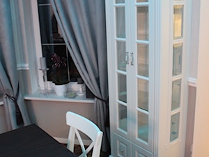 Jadalnia - Mała szara jadalnia jako osobne pomieszczenie, styl prowansalski - zdjęcie od Meble Chwała