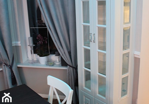 Jadalnia - Mała szara jadalnia jako osobne pomieszczenie, styl prowansalski - zdjęcie od Meble Chwała