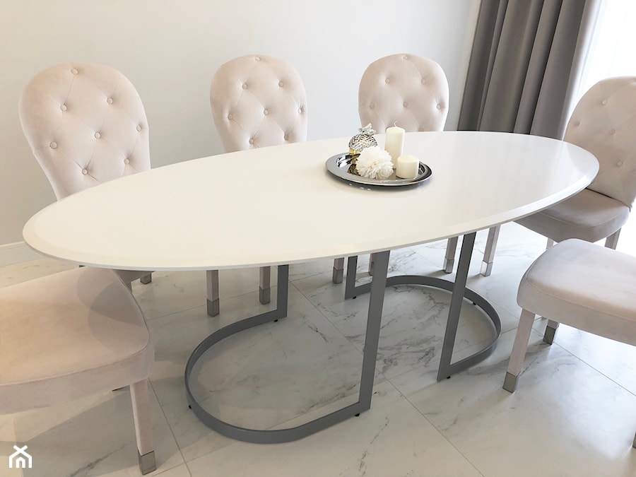 Stół w stylu glamour - Biała jadalnia, styl glamour - zdjęcie od AbeLightoCraft