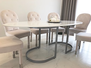 Stół w stylu glamour