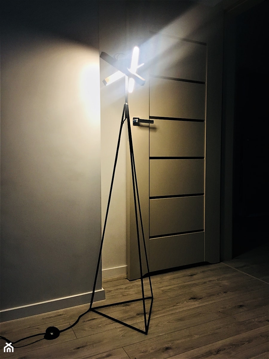 Lampa Led Nowoczesna - Mały szary salon, styl skandynawski - zdjęcie od AbeLightoCraft
