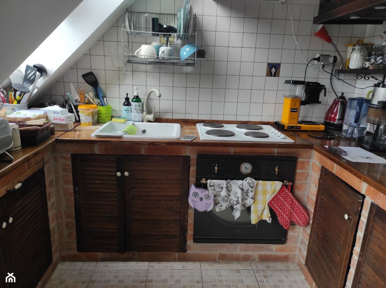 Metamorfoza kuchni pod skosami - ekonomiczna i funkcjonalna kuchnia - Kuchnia, styl tradycyjny - zdjęcie od Meble-Bruno.pl - Homebook