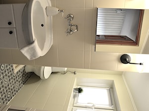Szybka metamorfoza łazienki - Mała na poddaszu łazienka z oknem, styl skandynawski - zdjęcie od boredomdecor