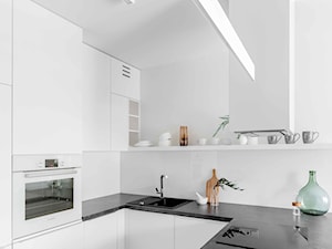 Minimalistyczne mieszkanie dla singla - Kuchnia - zdjęcie od One Design