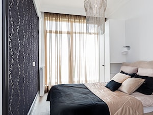 Mieszkanie na inwestycji Green Mokotów - Mała biała czarna sypialnia, styl glamour - zdjęcie od One Design
