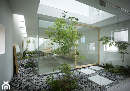 Dom dla roślin - Średnia beżowa jadalnia jako osobne pomieszczenie, styl minimalistyczny - zdjęcie od Homebook Design