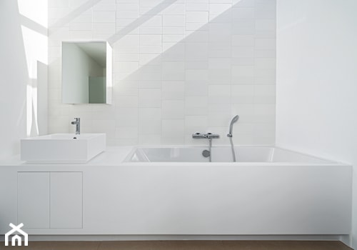 Dom numer 13. Minimalizm na cztery barwy - Mała bez okna łazienka, styl minimalistyczny - zdjęcie od Homebook Design