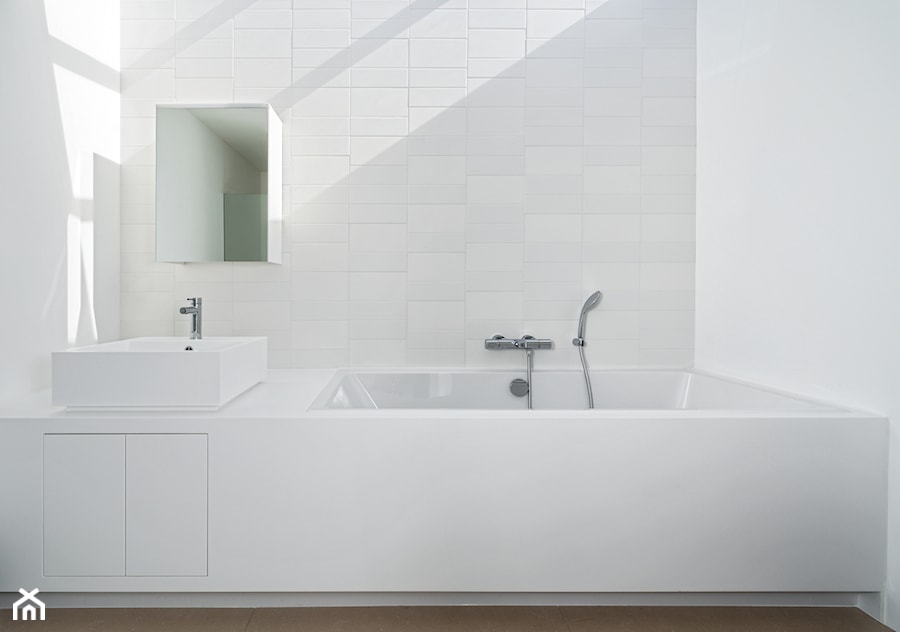 Dom numer 13. Minimalizm na cztery barwy - Mała bez okna łazienka, styl minimalistyczny - zdjęcie od Homebook Design