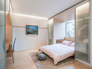 Nietypowe mieszkanie, dla typowej rodziny - Średnia biała z biurkiem sypialnia, styl nowoczesny - zdjęcie od Homebook Design