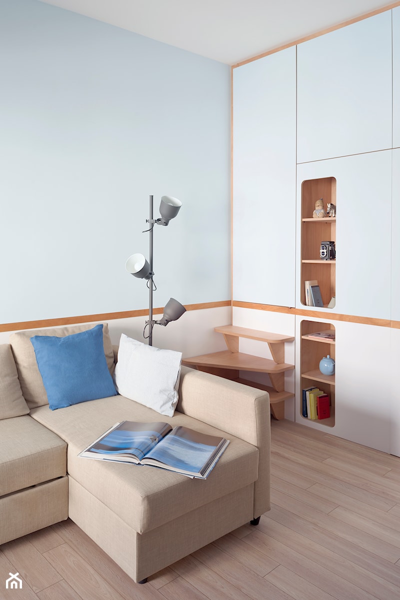 Małe mieszkanie z dwoma sypialniami - Mały szary salon, styl nowoczesny - zdjęcie od Homebook Design