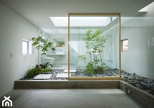 Dom dla roślin - Duża łazienka z oknem, styl minimalistyczny - zdjęcie od Homebook Design